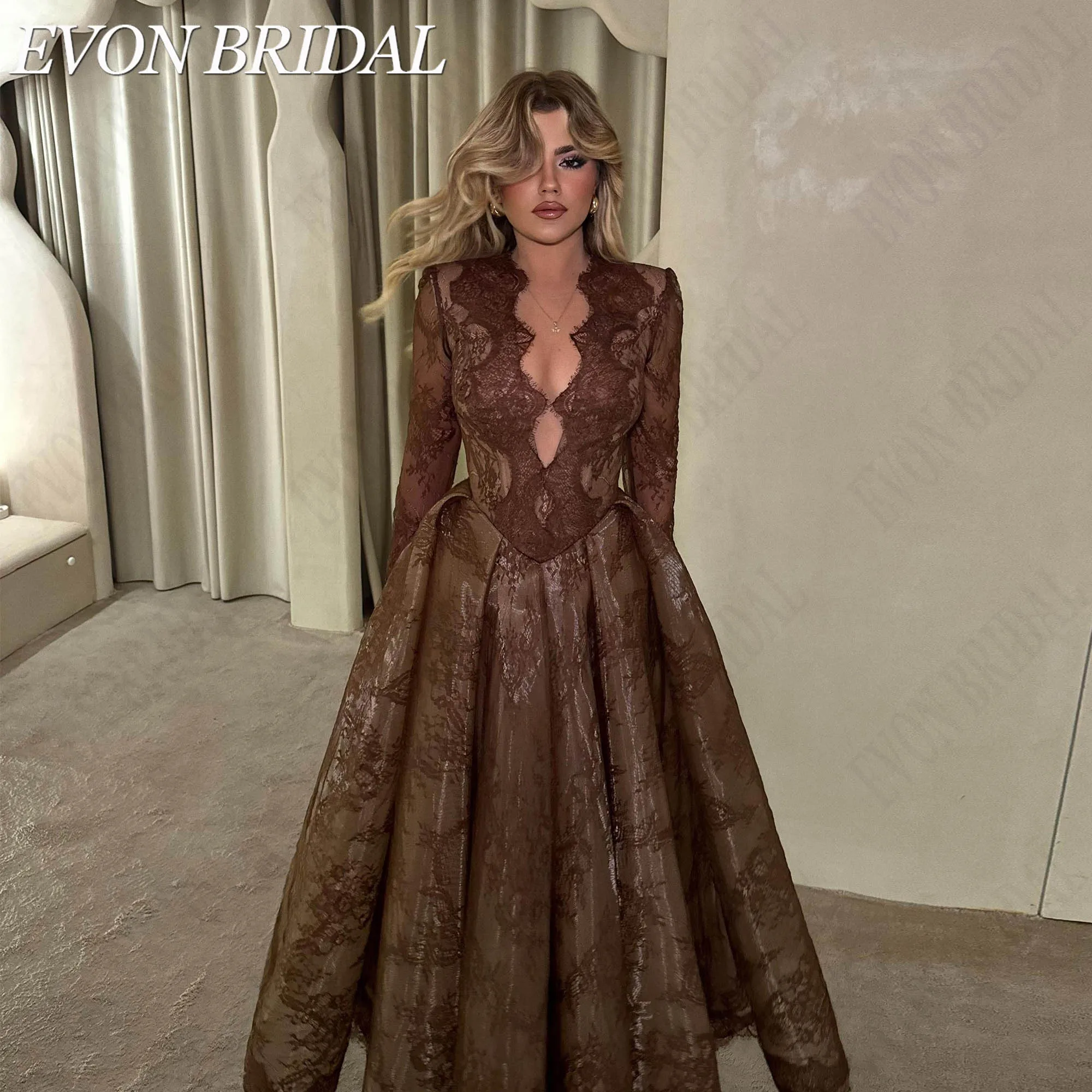 EEVON BRIDAL Encaje Floral Completo Marrón Chocolate Cuello V Profundo Con Recorte Mangas Largas Transparentes Espalda Abierta Línea A Fluida Voluminosa Vestido Formal Largo Lujoso Para Mujeres Invitada Boda Gala