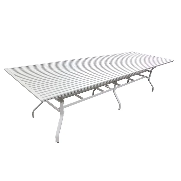 Mesa de aluminio de 310 cm y 10 plazas con silla de comedor.