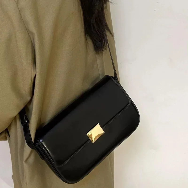 2024 Women\'s Shoulder Bags Black New Advanced Niche Flip Cover Axillary Bag Fashion Trend Leisure Handheld Bags Small Square Bag