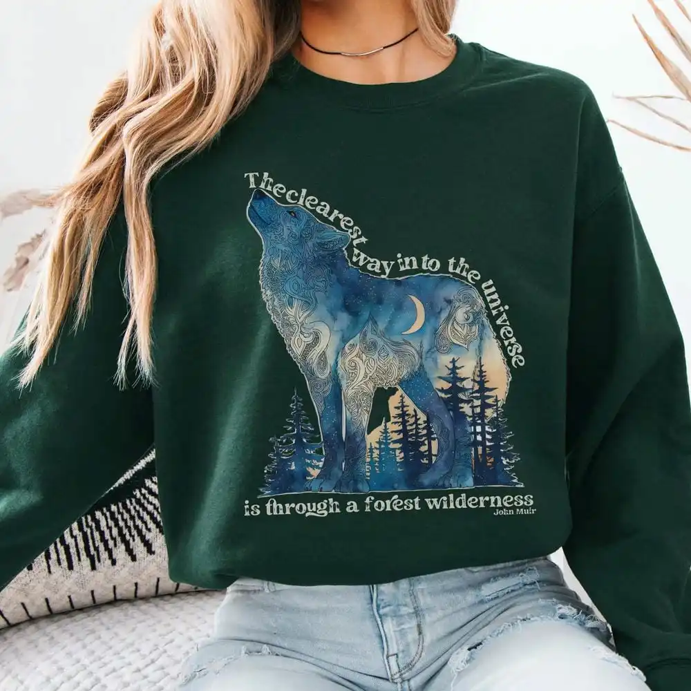 Vintage-Langarm-Fleece-Sweatshirt mit Rundhalsausschnitt. Lässiger Pullover „The Clearest Way In The Universe Is Through A Forest Wilderness“.