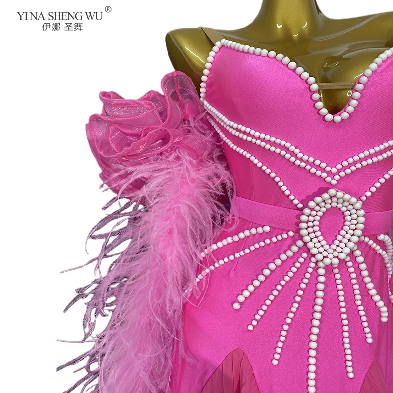 فستان رقص قاعة الرقص للسيدات باللون الوردي بدون أكمام وظهر احترافي للبالغين مع نمط ريش رشيق