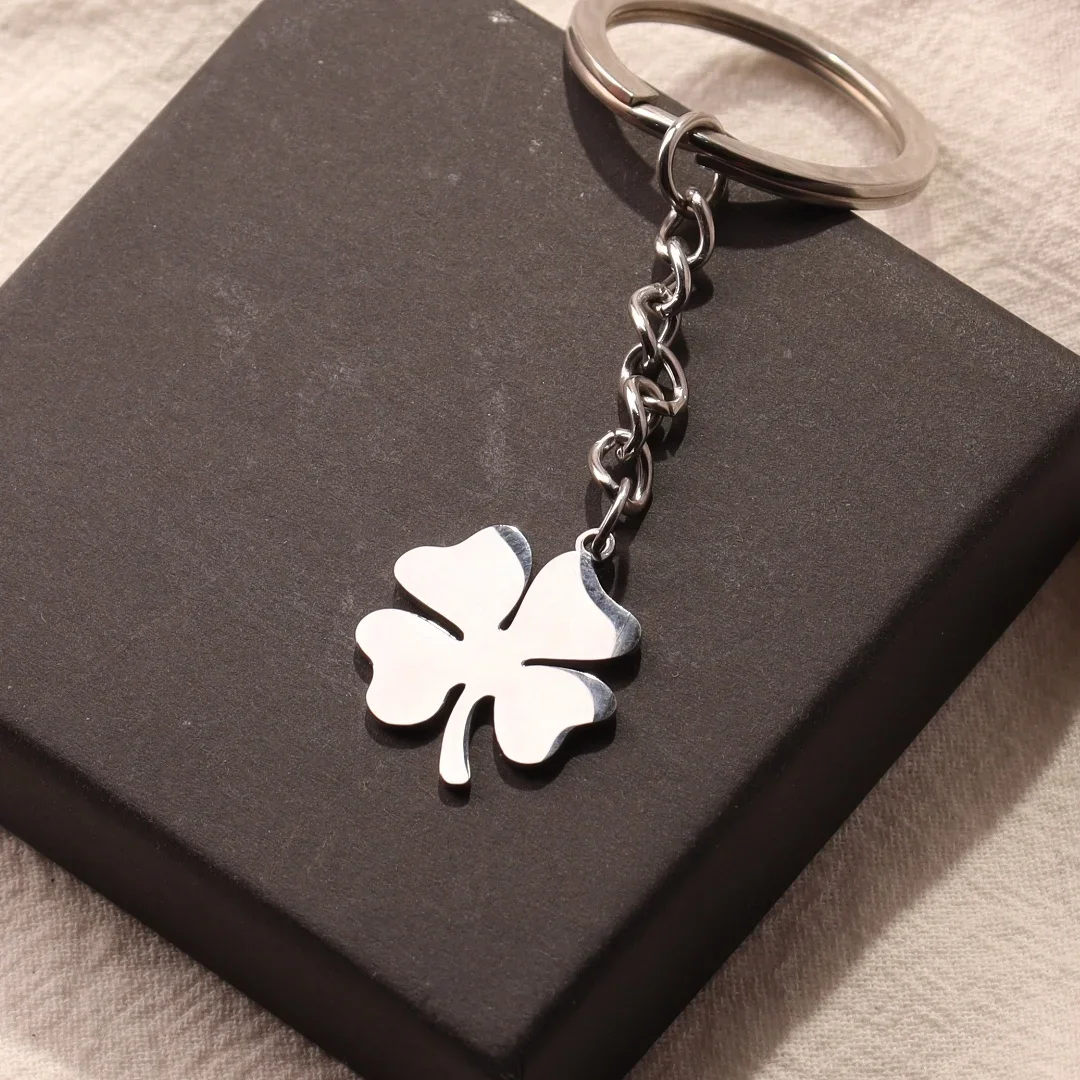 Stainless Steel Keychain Classic Clover Silver Color Fashion keychain for car keys Pendant For Women Man Jewelry Friends Gifts