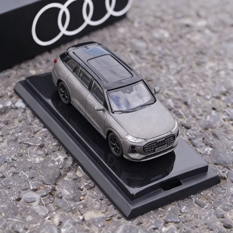 New 1:64 Q6 2025 SUV Alloy Sports Car Model Diecast Metal Toy Luxy Vehicles Car Model Simulation Collection Kids Gift Decoration
