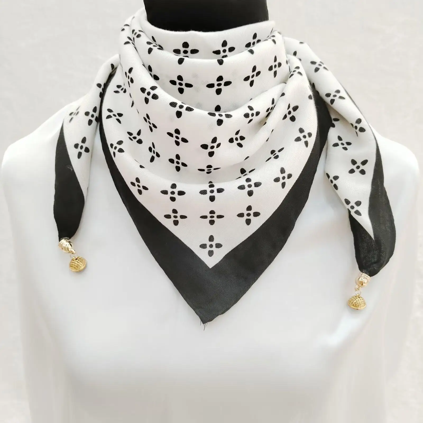 الفاخرة المغناطيسي مشبك وشاح حريري المرأة لينة الساتان منديل الإناث الخريف الشتاء الدفء الباردة المقاومة الأزياء وشاح مربع #2