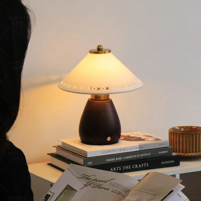 

Винтажная настольная лампа в форме гриба, кремового цвета, класса люкс, для спальни, прикроватная, креативная, для создания атмосферы, ночник