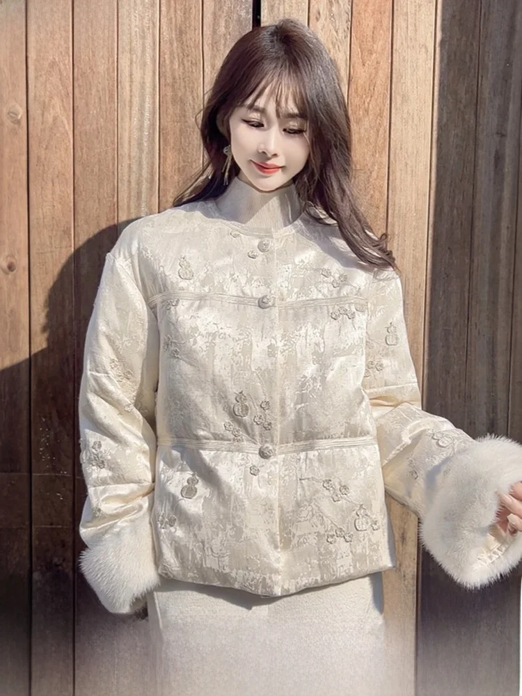 

New Chinese Sle White Embroidered Goose down Jaet Women's Winter Thi Warm Mink Fur Embroidery Outerwear