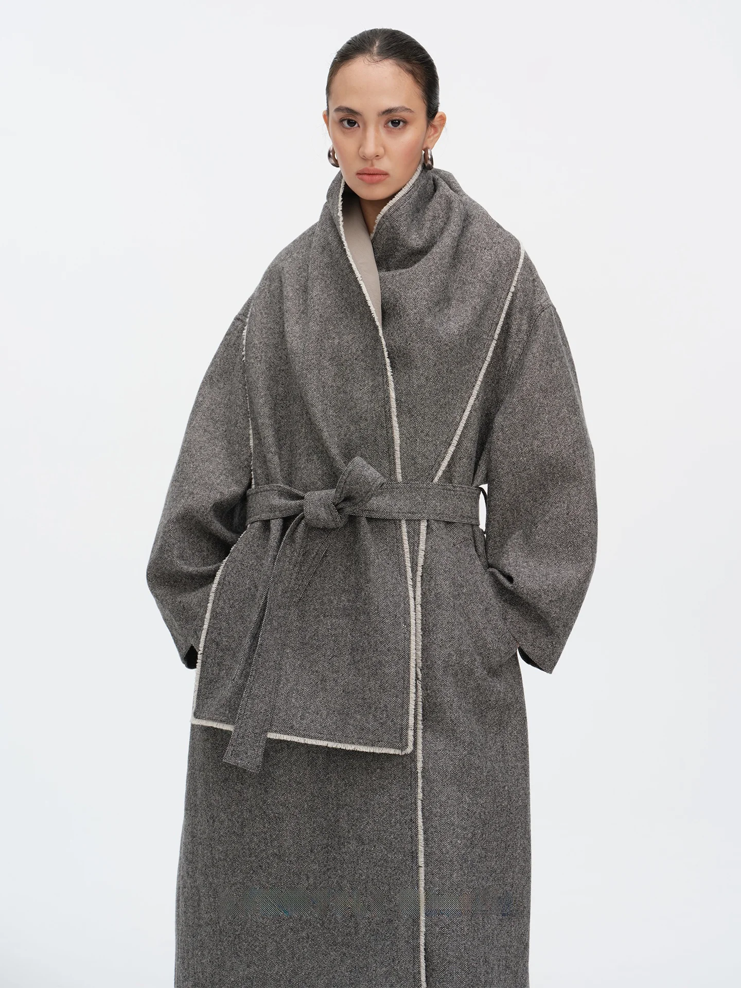 

Женское шерстяное пальто-накидка Lingli из осенне-зимней коллекции: уютный шарф, высокий воротник, длинный рукав