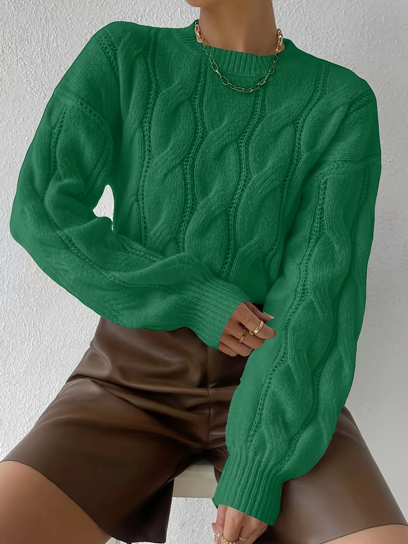 

Women's Twisted Knit Solid Color Pullover Sweater Made of Wool