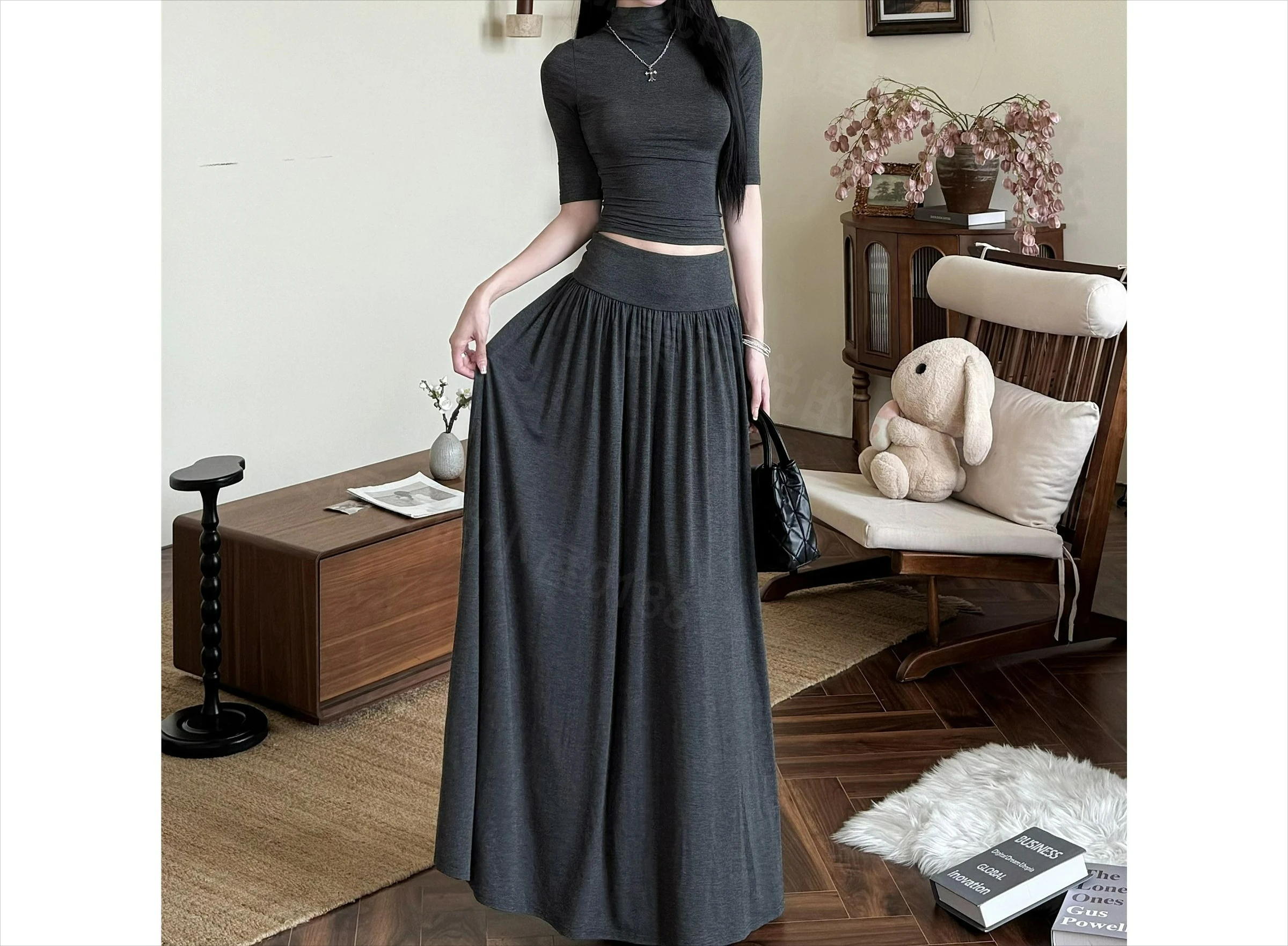 2025 Новый модный комплект, топ с высоким воротником и средним рукавом, утягивающая юбка с высокой талией, комплект из двух предметов