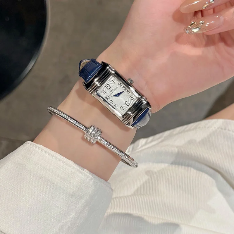 Jam Tangan Kuarsa untuk Wanita dengan Diameter 36Mm Ketebalan 10Mm Tali Kulit Casing Dapat Dibalik Tahan Air Hingga 30 Meter