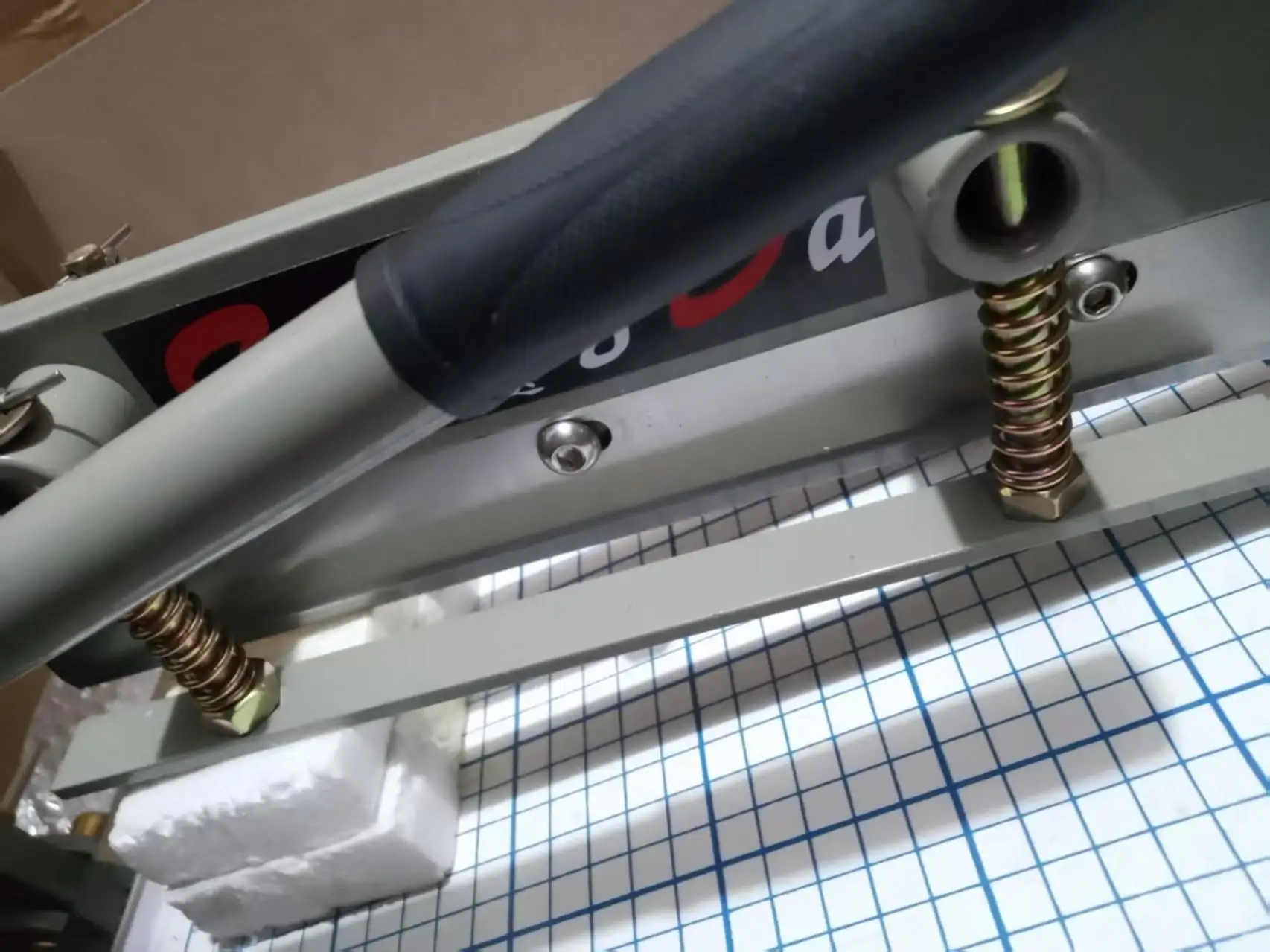Manual Operated Straight Blade Cloth Cutter Fabric Straight Cutting Machine