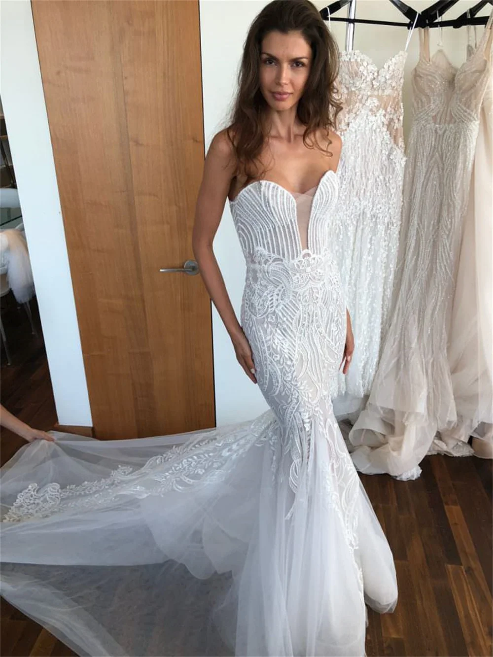 White Bridal Wedding Dresses Sheer Mesh Lace Applique Mermaid Group Sleeveless Sweetheart Neckline Formal Occasion Dresses