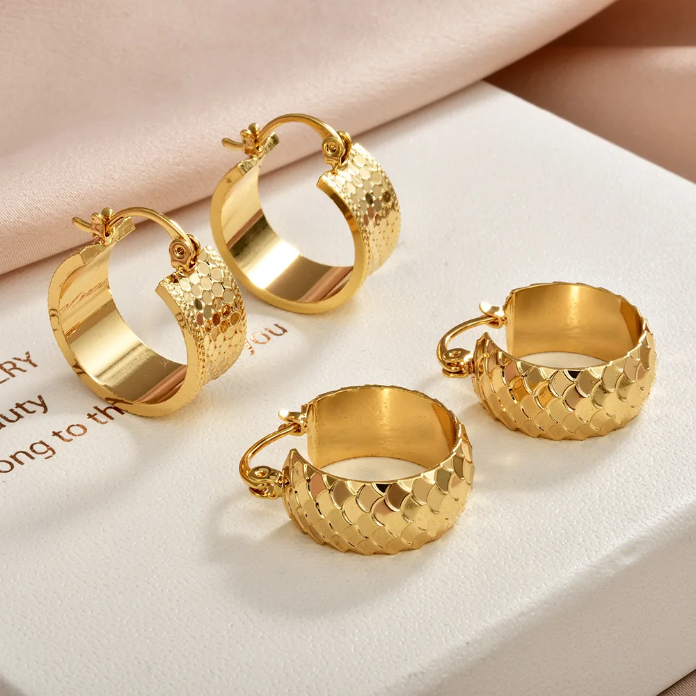 High-end fashion broken ice super flash ear buckle U-shaped scale pattern niche temperament simple high-end earrings women