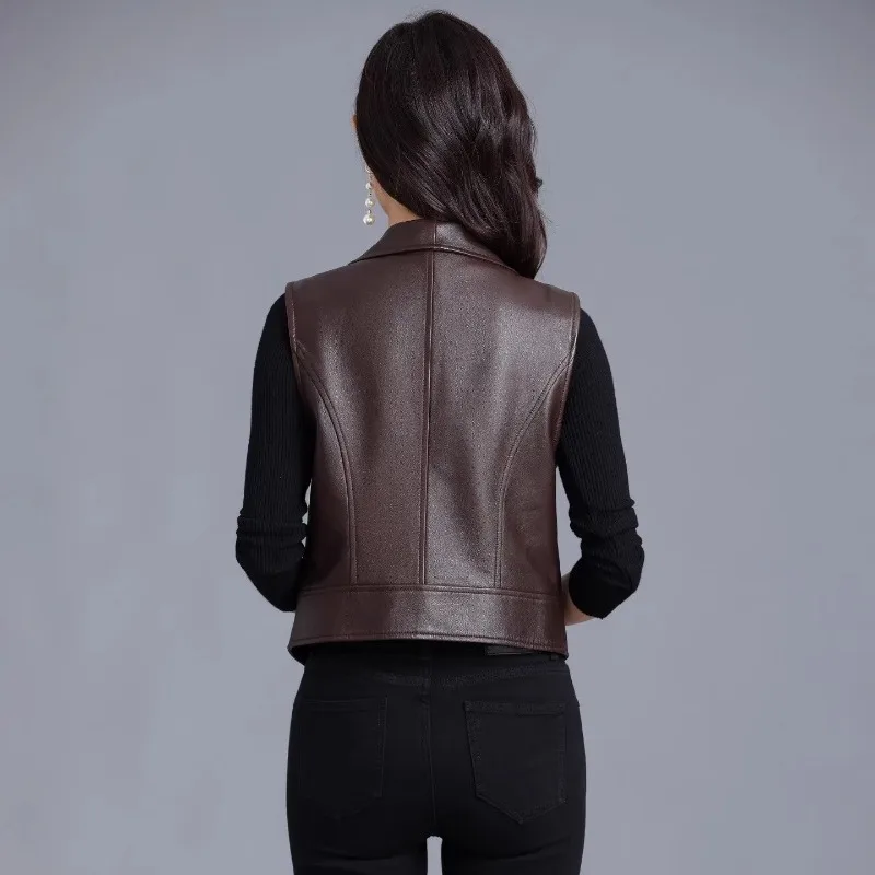 เสื้อกั๊กหนังเทียมผู้หญิง แฟชั่นฤดูใบไม้ผลิและฤดูใบไม้ร่วงใหม่ ทรงเข้ารูป แจ็คเก็ตหนังแบบไม่มีแขน สไตล์ลำลอง เสื้อกั๊กหนัง PU แบบสั้น เนื้อนุ่ม