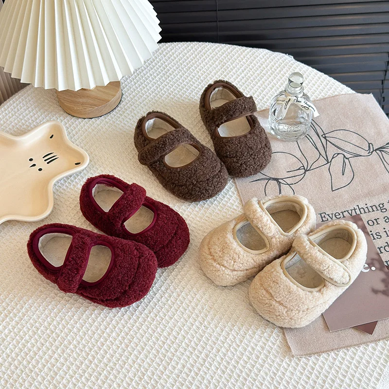 الرجعية تنوعا أحذية الفتيات 2025 شتاء نمط جديد للأطفال مسطحة القاع رقيق أحذية قطنية الراحة عدم الانزلاق الفتيات حذاء كاجوال