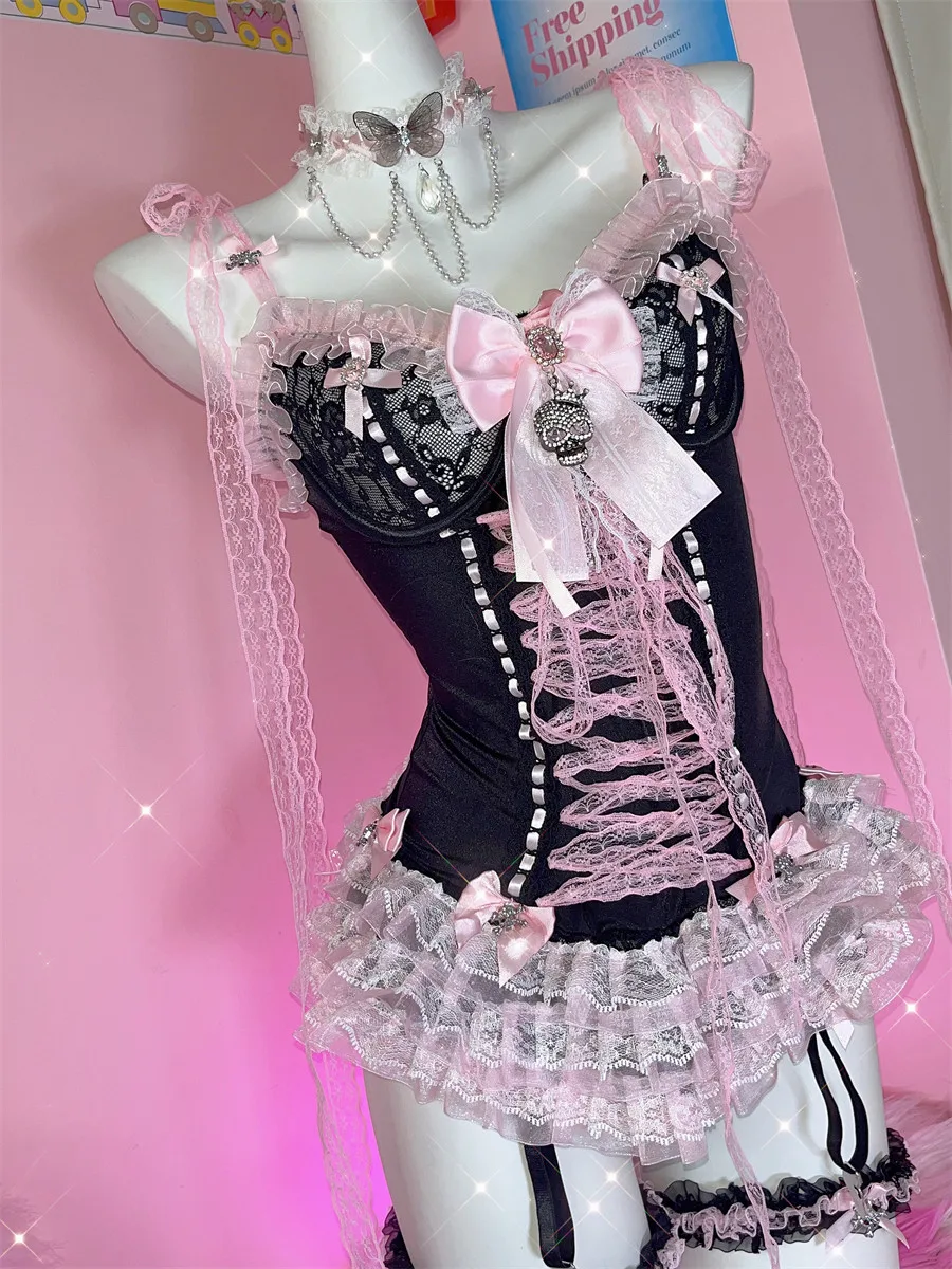 

Японский оригинальный комплект в стиле Y2K: сексуальный и милый кружевной топ с бантом и бретелями-скелетонами, а также набор из двух предметов с кольцами для ног