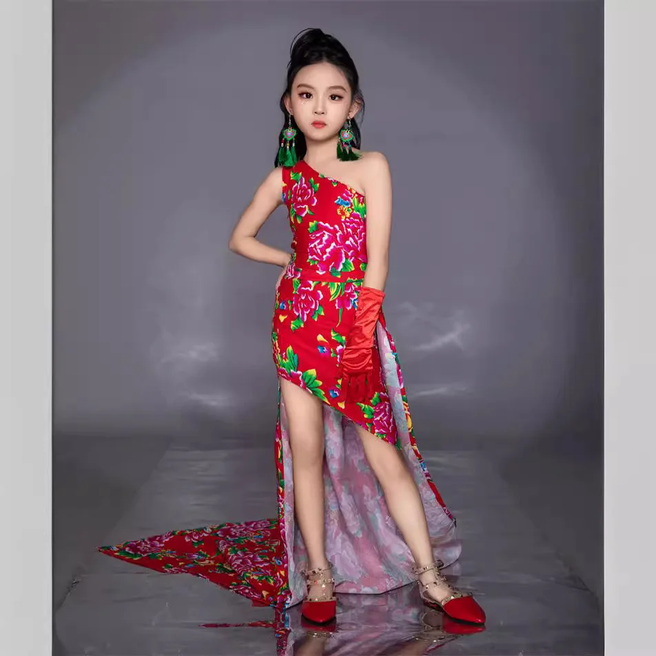 

Northeast Big Flowergirlperformance dress, one-shoulderone-piece dress,trailing catwalkstyle,ethnic trendydress in red and green