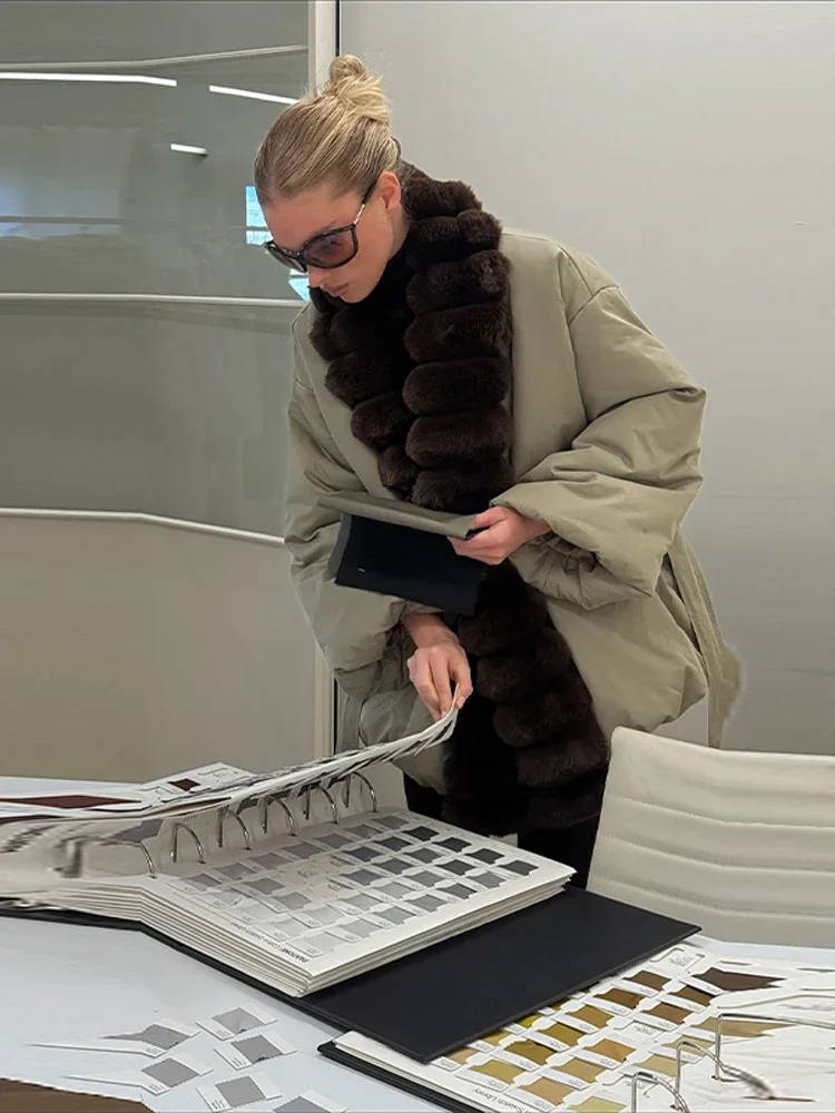 Luxuriöse Kunstfell-Spleißjacke mit Schnürung an der Taille, warme, dicke, wattierte Baumwolljacke, Wintermantel für Damen, neue lässige Streetwear-Oberbekleidung – Detail 8