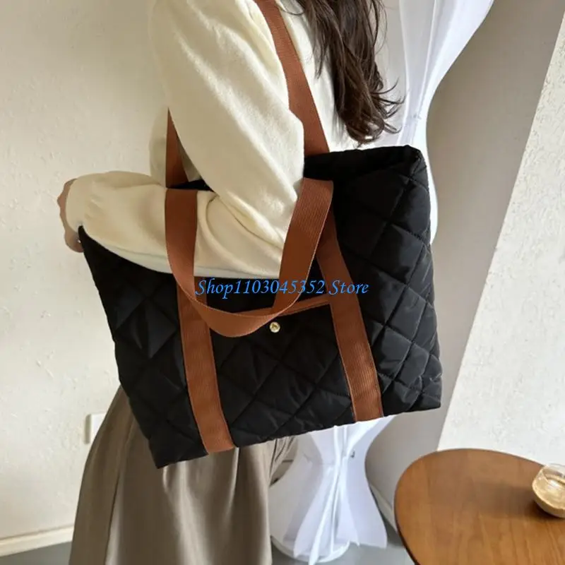 

A3PE Compact and Lightweight Quilted Shoulder Bag Suitable for Daily Use Shopping