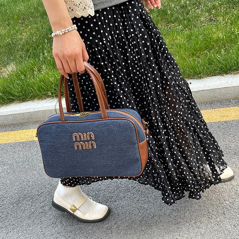 

2024 New Retro Handbag Color Chain Large Capacity Handbag Canvas Handheld Bowling Bag Pillow Fashionable Shoulder Bagbag