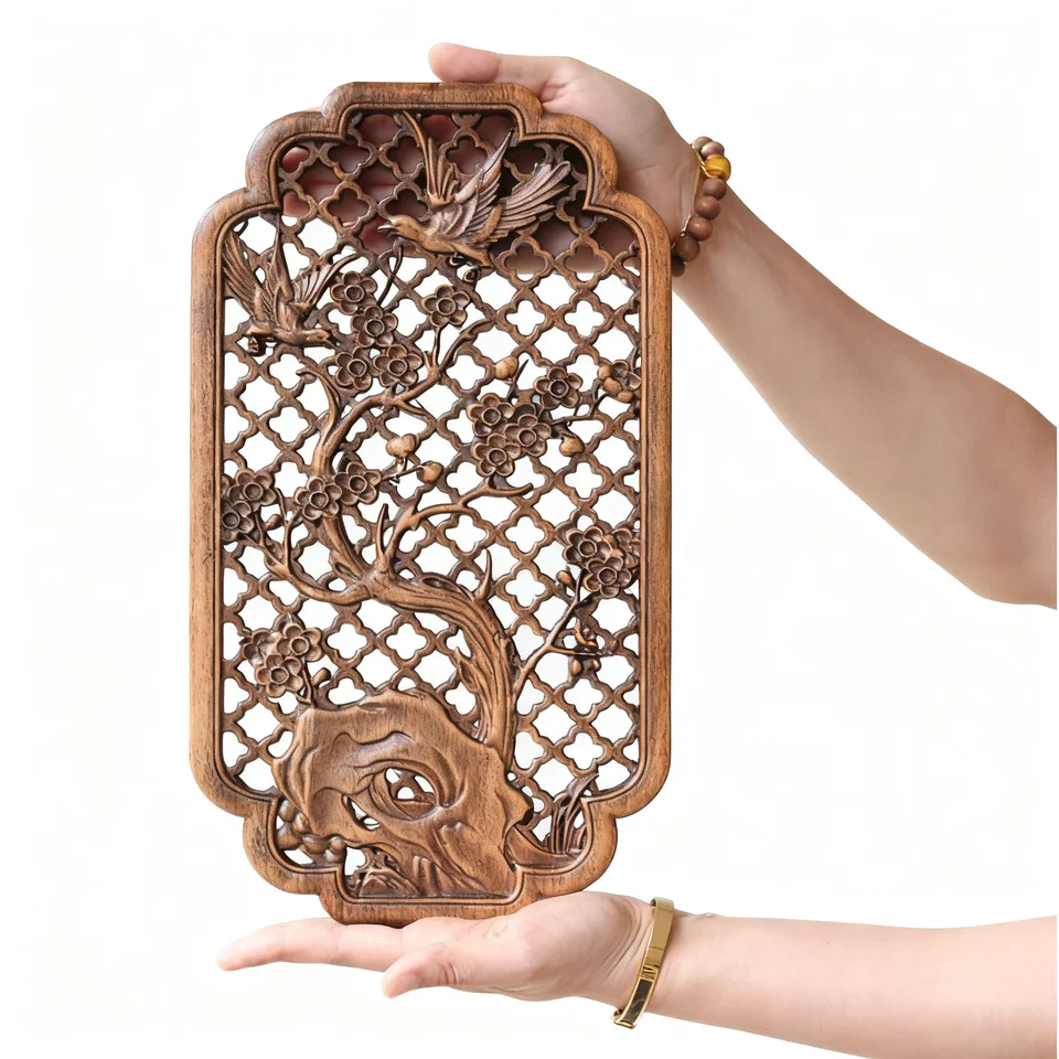 中国の古典的な中空の木材の彫刻工芸品、背景の壁、家の装飾、高さ35cm