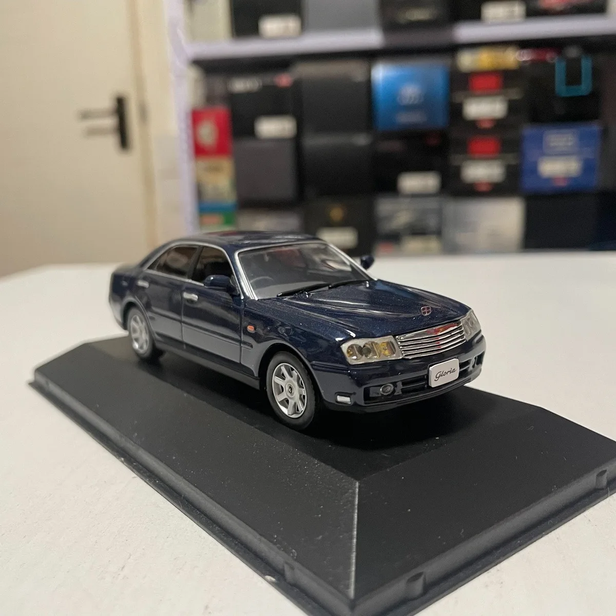 1:43 Scale Nissan Gloria Y34 Alloy Car Model Collection Ornaments