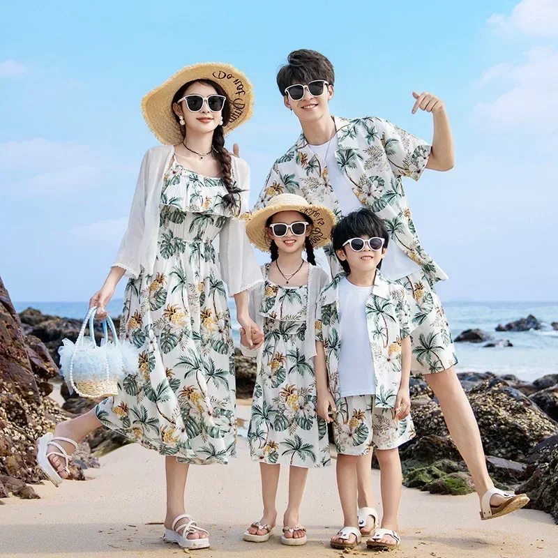 

Vacation Look Couple Matching Resort Dress Father Beach Shirts Shorts Two Piece Sets Clothes Family Clothing Mother and Daughter