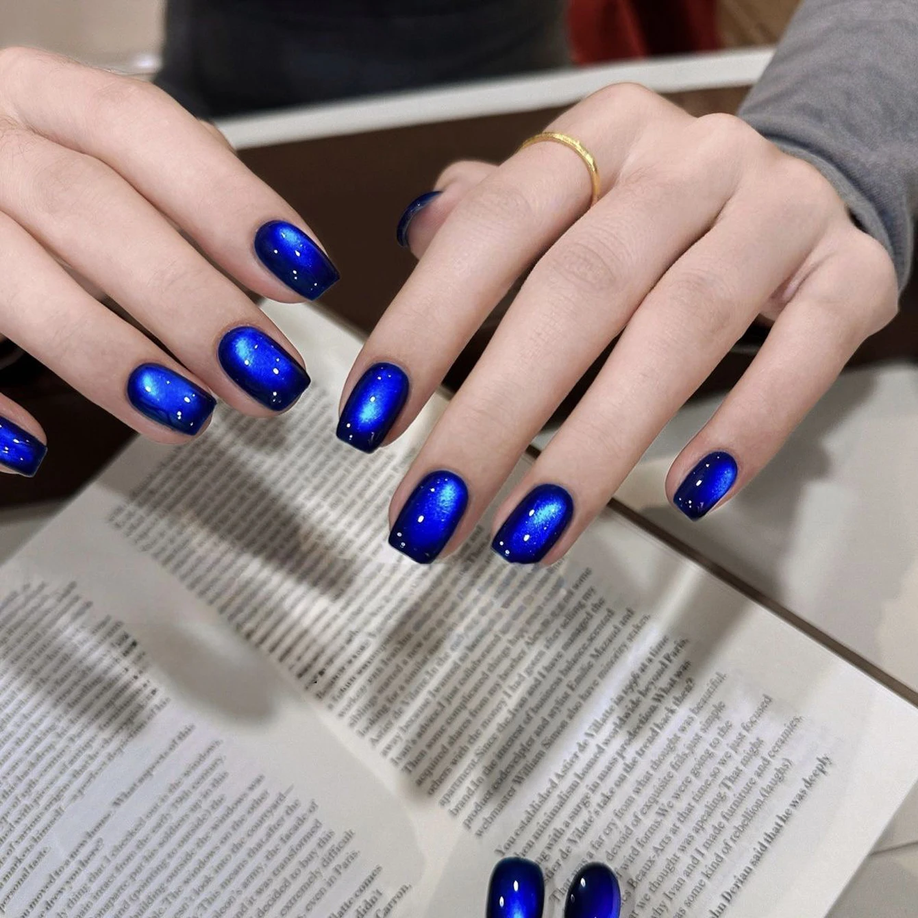 Esmalte de Uñas en Gel MIANEL Deep Sea Blue Cat Eye, Colección Verano 2026, con Efecto de Bombilla de Cristal y Cuentas de Vidrio, para Salón de Belleza