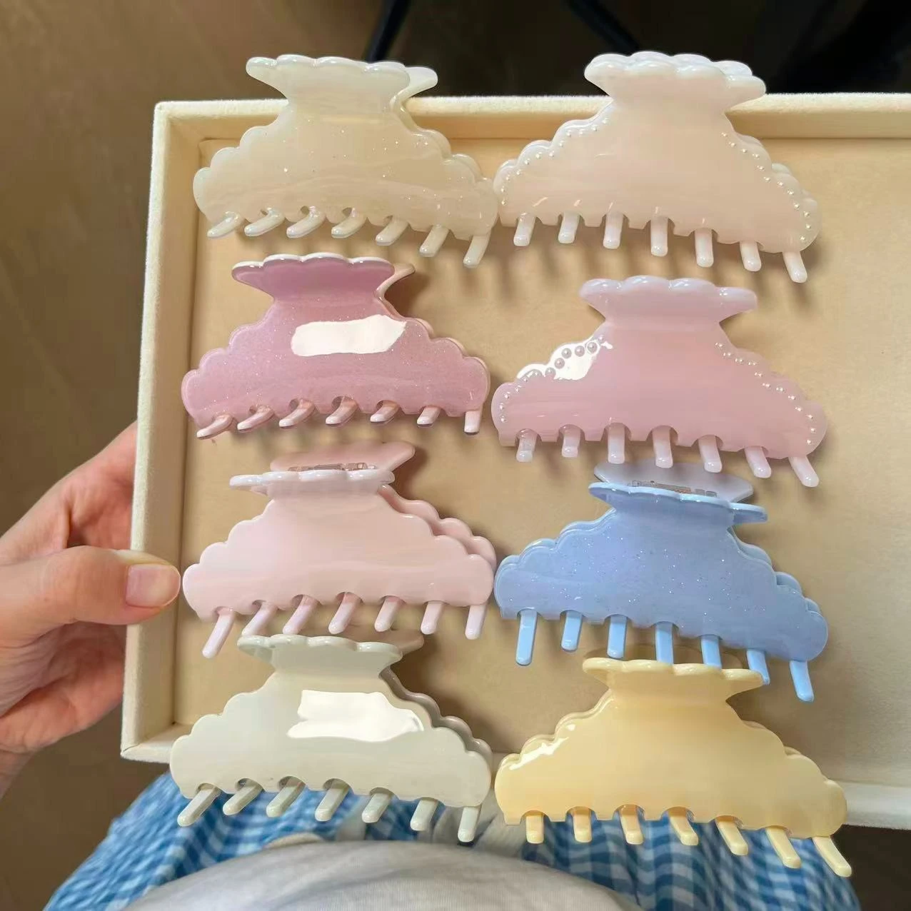 Elegant 8cm Scalloped Hair Claw Clip for Women Girls Cute Glossy Acetate Wave Hair Jaw Clip Strong Hold French Hair Accessories