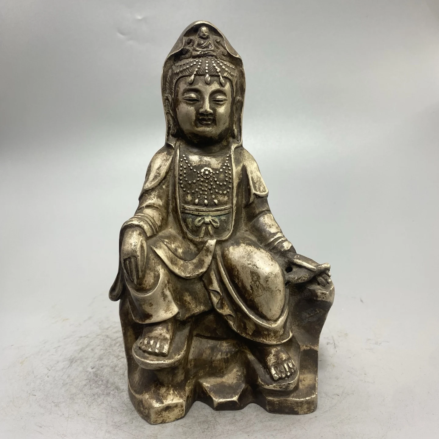 

Старый бронзовый позолоченный серебряный Гуаньинь Бодхисаттва Сидящий Будда Амитабха Зал поклонения Таунхаус