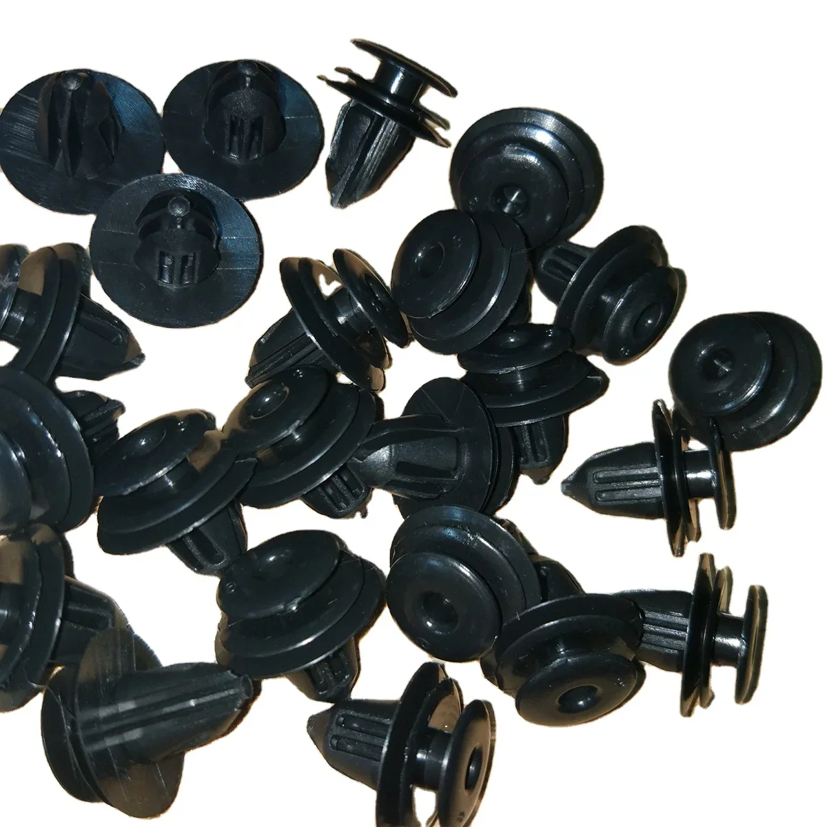 China manufacture automotive plastic clips and fasteners auto clips injection mould