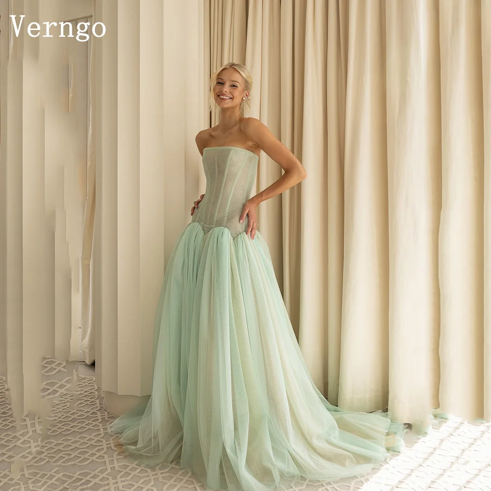Verngo Grünes Organza-Abendkleid, trägerlos, plissiert, Sweep-Zug, formelles Anlasskleid, elegantes arabisches Abendkleid aus Seide, individuell gestaltet