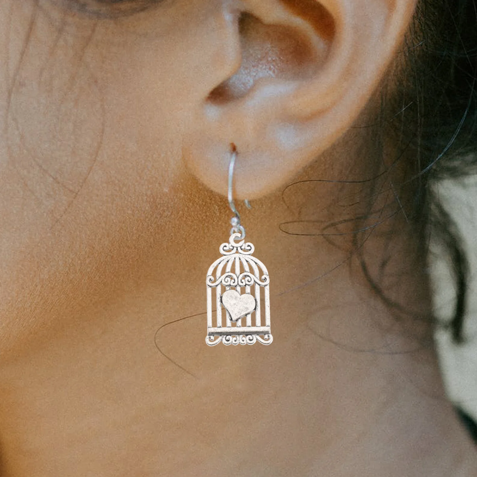 

40Pcs Heart-Themed Birdcage Charms Alloy Pendant Craft Kit for DIY Jewelry Earring Necklace Keyring Decoration Projects