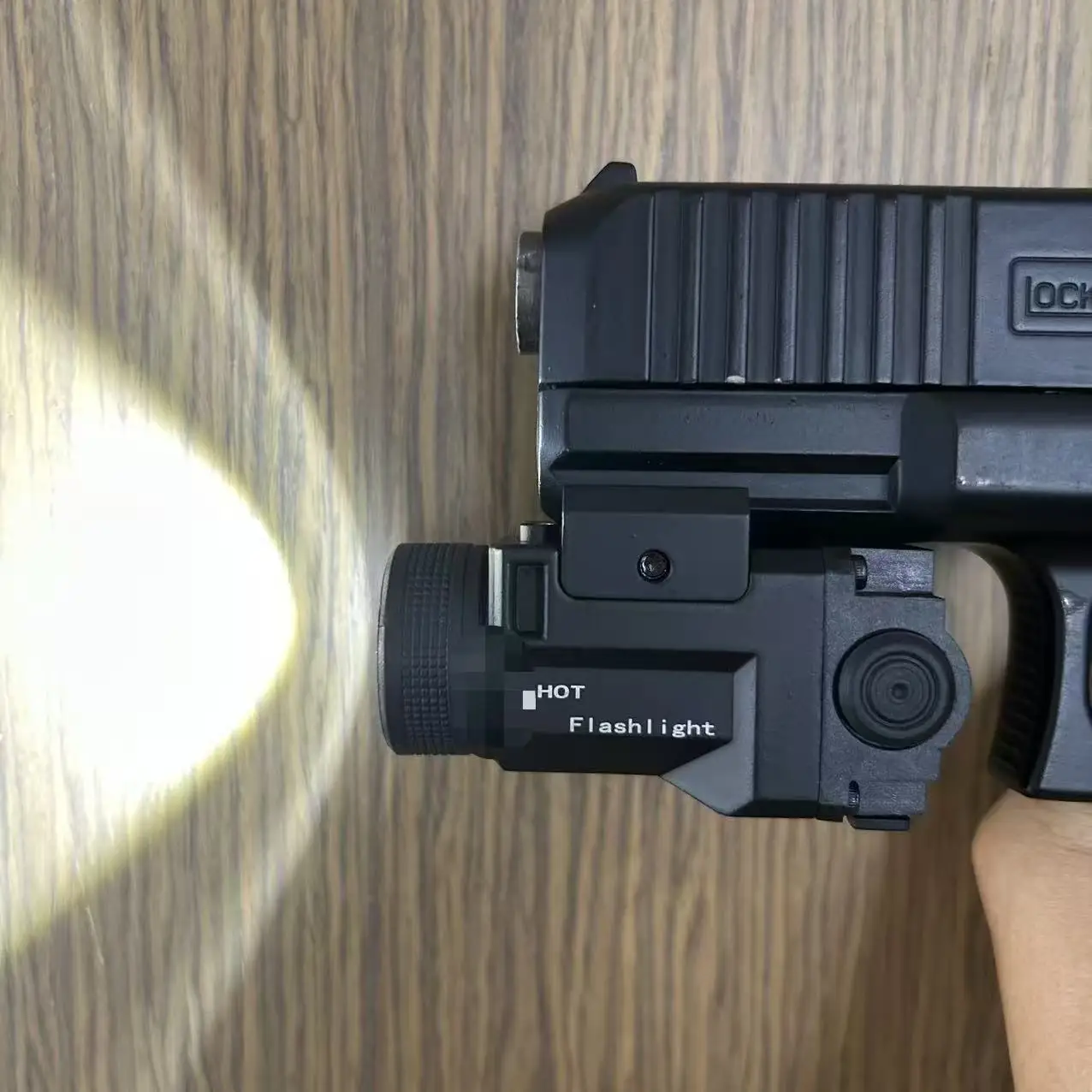 

20MM Rail 800 lumen Burst flash Metal Hanging flashlight direct light high brightness weak light burst flash slow flash tactical