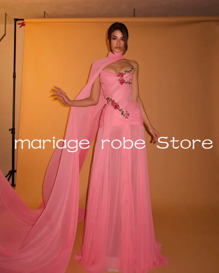 Vestido de fiesta largo fluido de gasa rosa rubor con fajín de capa vestido de noche plisado floral con escote en forma de corazón personalizado