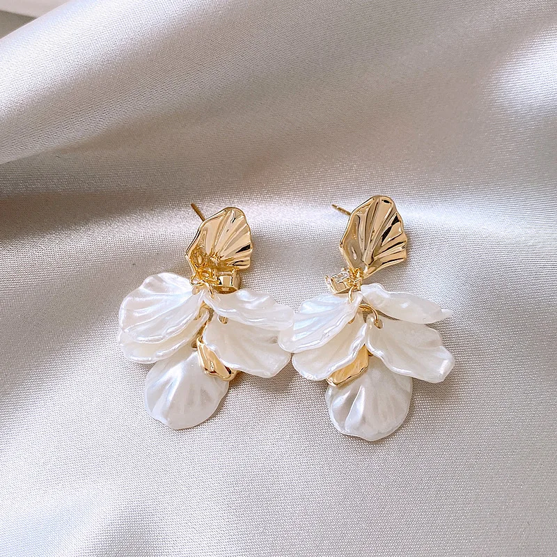 2PC gold super fairy petal tassel imitation shell earrings, fashionable temperament, light luxury, niche design, ear accessories view 6