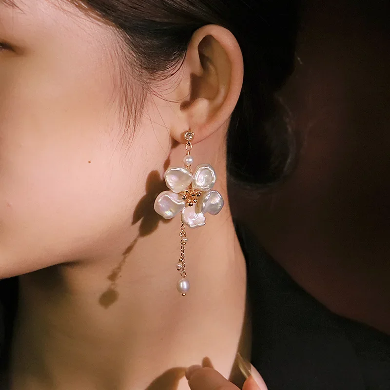 

Модные серьги-цепочки с жемчугом и пятилепестковыми цветами, элегантные универсальные роскошные украшения для женщин, подарок.