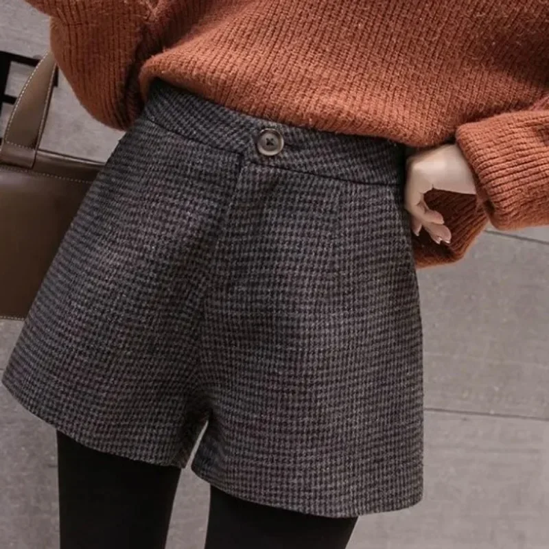 Fall Winter Plaid Shorts Women Elegant Temperament Cozy High Waist Lady Popular Fashion Soft All-match New Street Korean Vintage