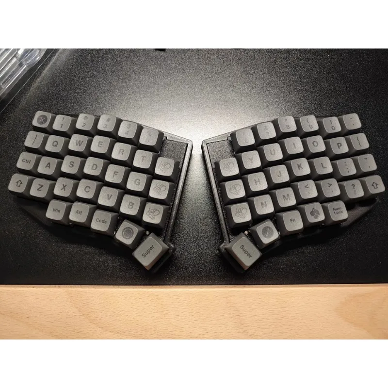 

WSOFLE Split Mechanical Keyboard Wireless 2.4G Ergonomics Hot-Swap VIAL Mechanical Keyboard Kit Custom E-sports Gaming Office