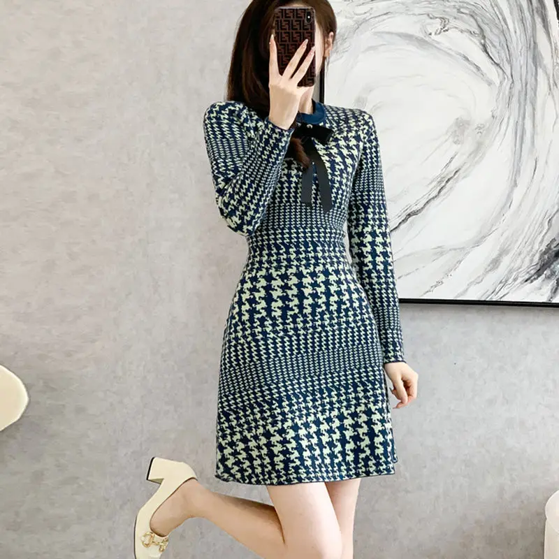 Small Fragrance Houndstooth Knitted Dress for Women in Autumnwinter 2023 New Fashion with a Thin Mid Length Skirt Underneath