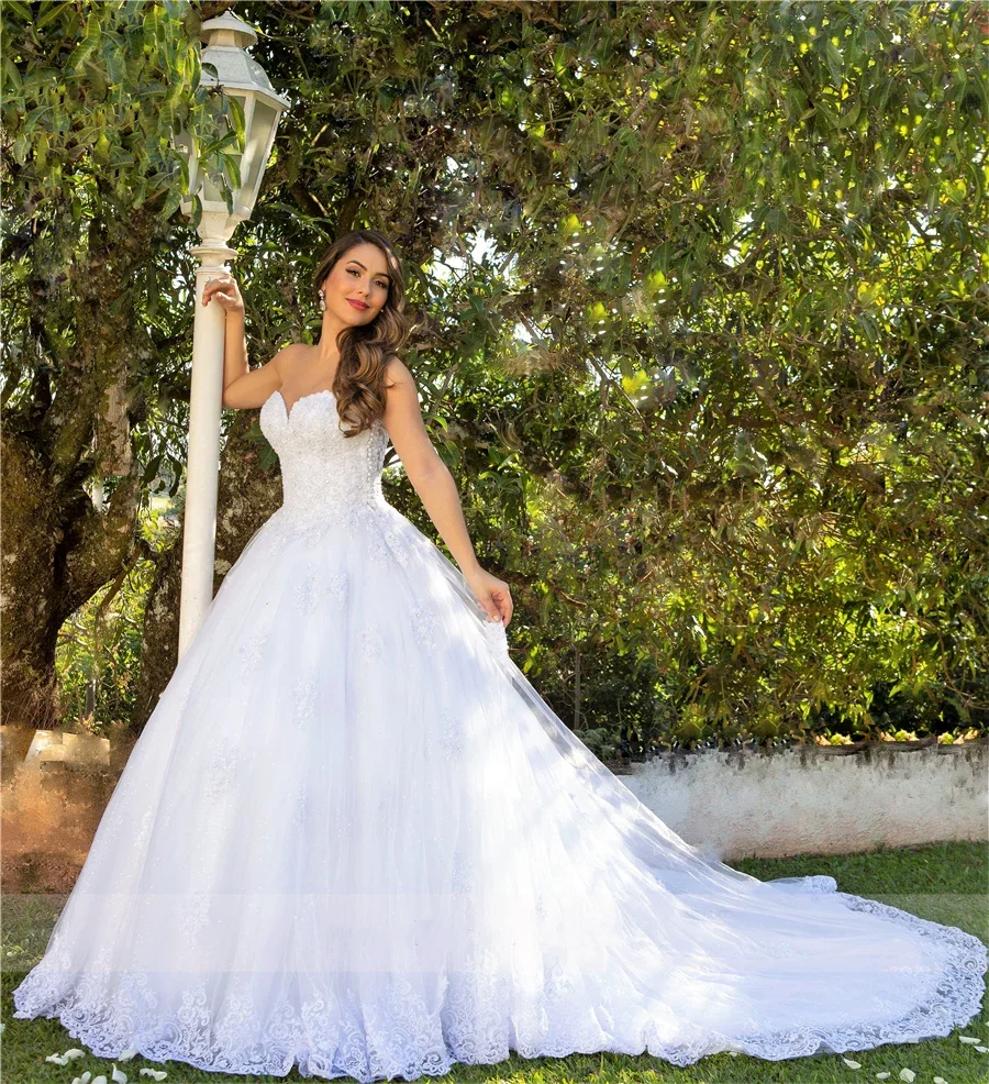 Vestido de novia blanco de lujo, apliques de escote Corazón, Espalda descubierta, tul de cristal de perla más vestido de novia de Arabia Saudita, vestido de novia