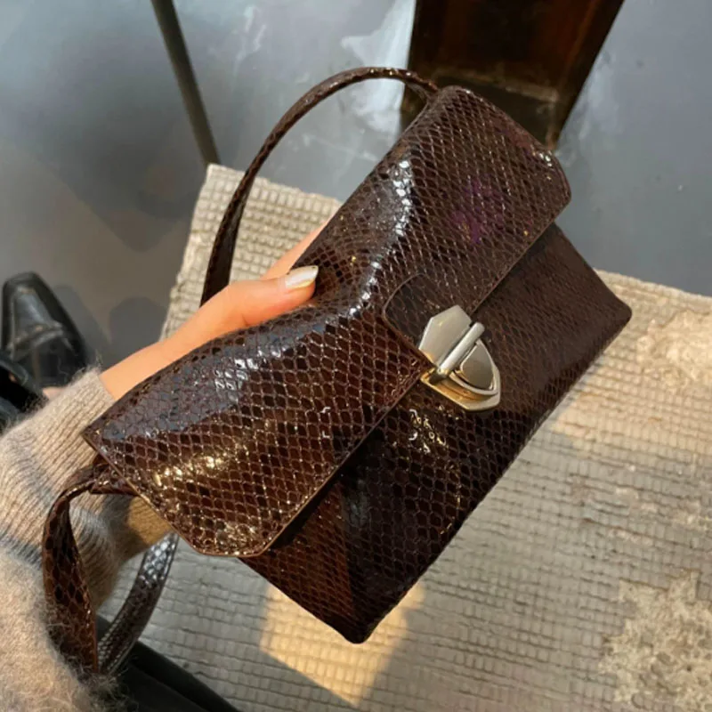 2026 Autumn New Retro Snake Skin Pattern Commuter Versatile High End Shoulder Bag Women Handbag Underarm Bag