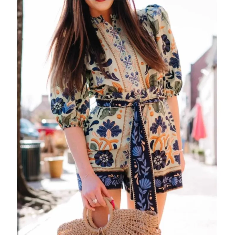 بدلة قفز عصرية لصيف 2025 بدلة لعب نسائية جديدة أنيقة بوهيمية عالية الشارع مطبوعة بحزام واحد الصدر ملابس الشارع الشهير