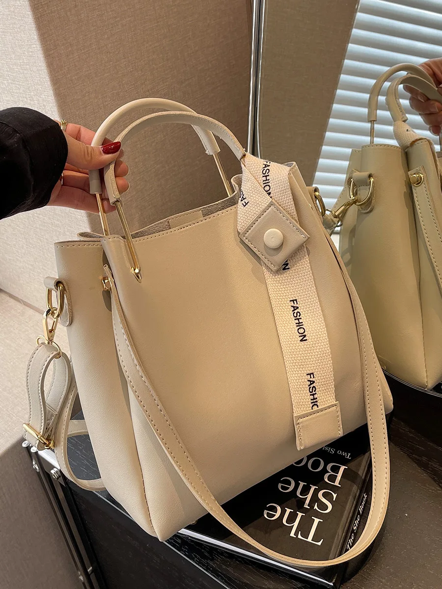 

Large Capaci Buet Handbag Women's Crossbody Bag Faionable Versatile oulder Bag Soft PU Leather Magnetic Bule Closure
