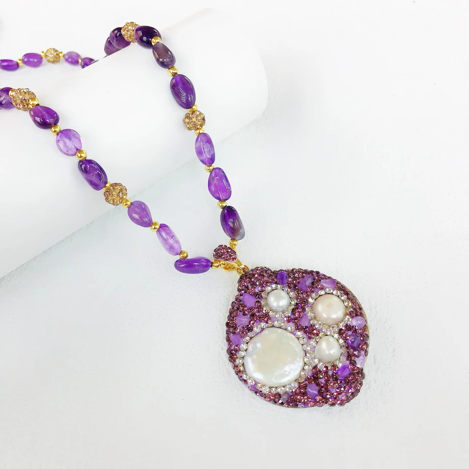 

Amethyst necklace, shell inlaid with natural freshwater pearl pendant, niche personality fashion versatile long necklace women
