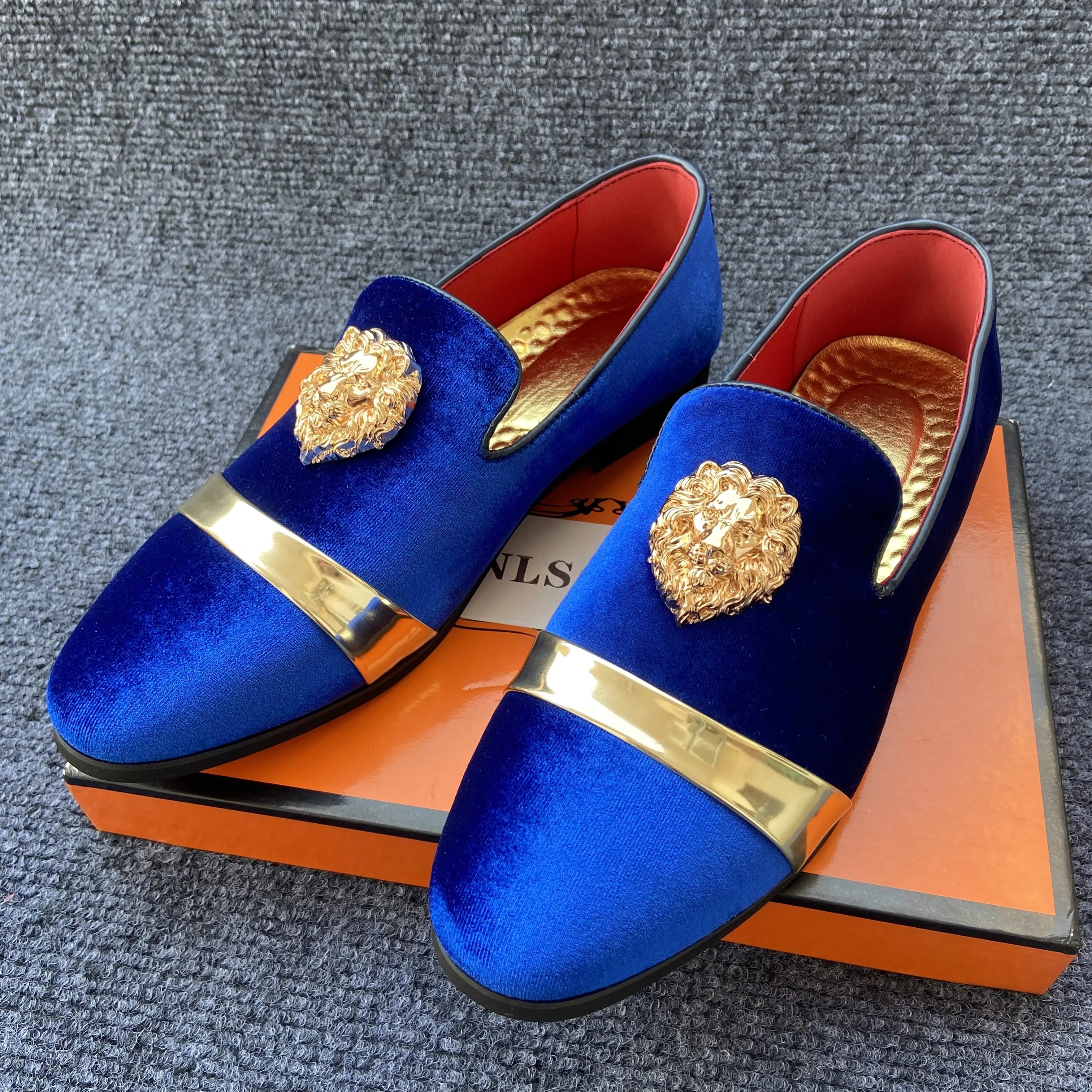 News Men Party Dinner Formal Shoes Fashion Gentleman Wedding Dress Shoes for Men Casual Shoes Blue Black Wine Red Velvet Loafers