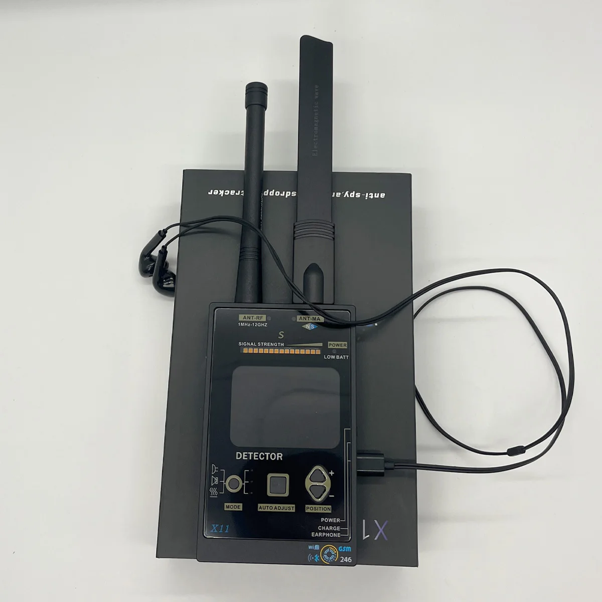 Portable Signal Detector, Anti - Tracking & Camera Finder, For Car/Hotel/Business Use Anti - Spy gadgets Signal Scanner