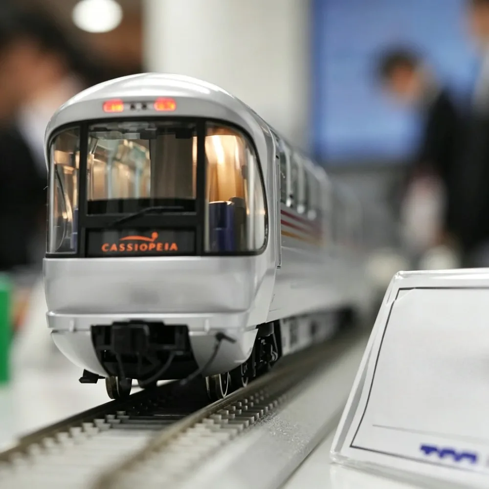 TOMIX HO Type 1/80-87 Scale Model Train E26 Passenger Car 088/089/090 Multiple Styles Available 4 Car Train Set Adult Toy Gift