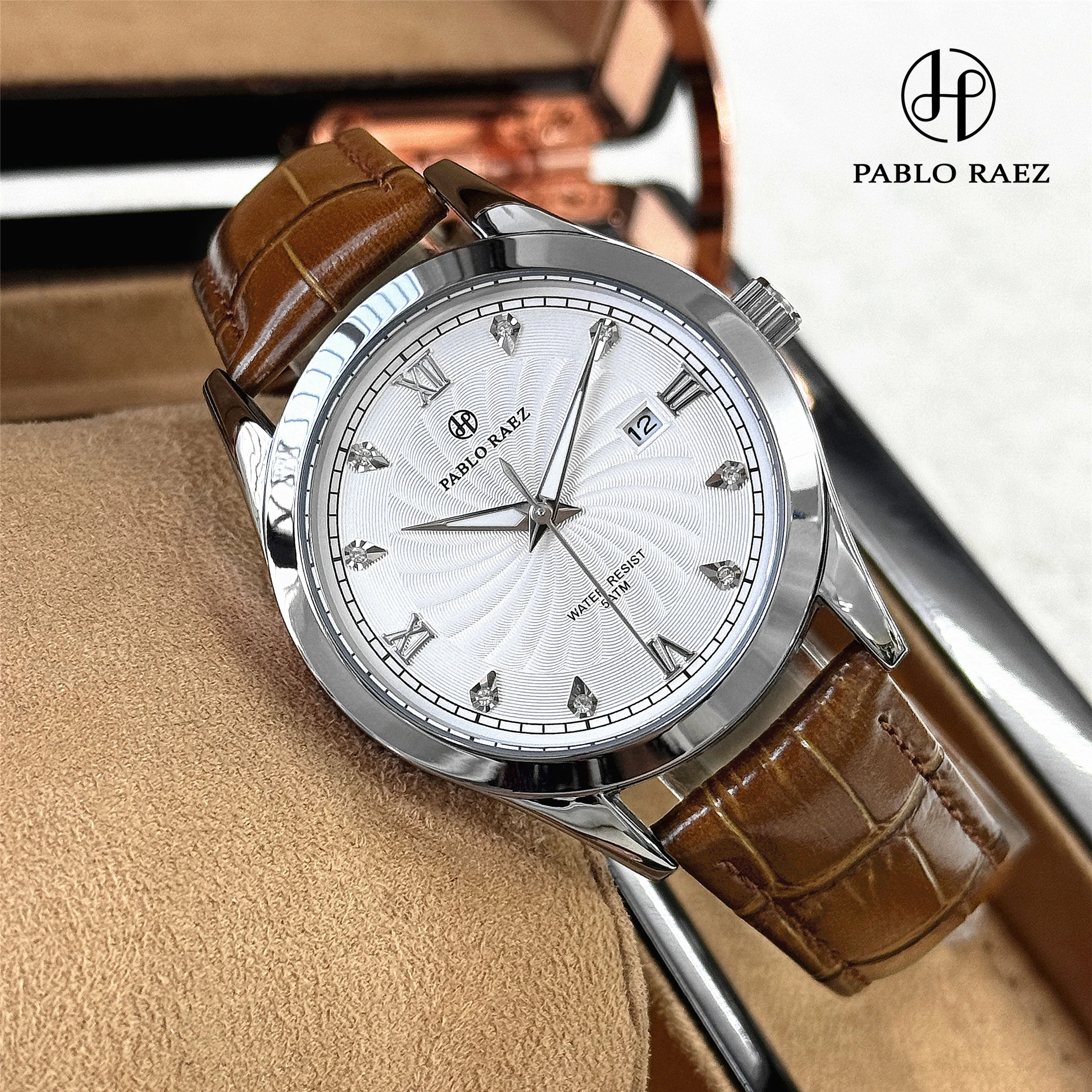 New Watch Rhinestone Scale Men Watch Business Leather Strap Waterproof Male Fashion Quartz Watches Has Box and Spare Battery