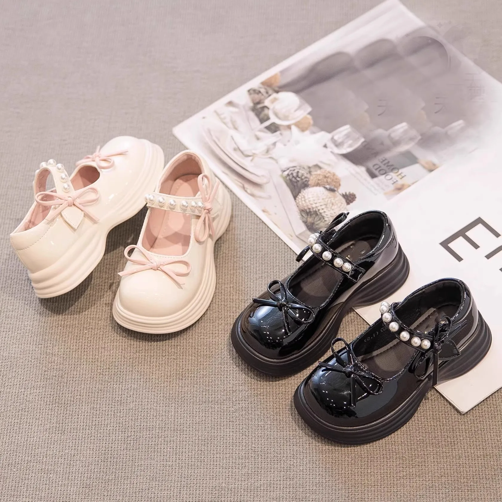 

Массивные туфли Мэри Джейн в стиле принцессы для маленьких девочек с милым бантом, новинка 2023 года, весенние детские школьные модельные туфли на мягкой подошве, классический шик